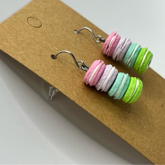 Pastel colored stacked macaroons dangling earrings - Picture 2 of 3